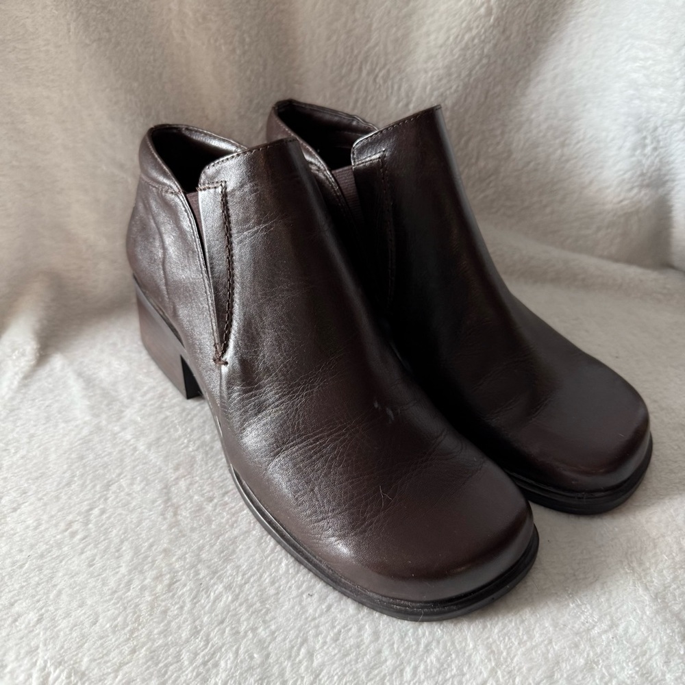 Markon Elegant‎ Brown Leather Ankle Boots Women’s Queen  Size 7W Slip On